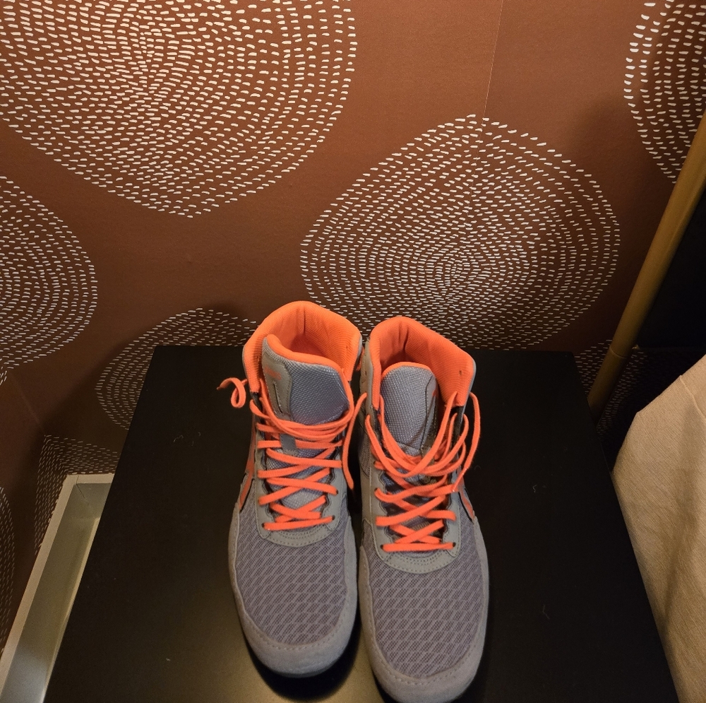 Running shoes
